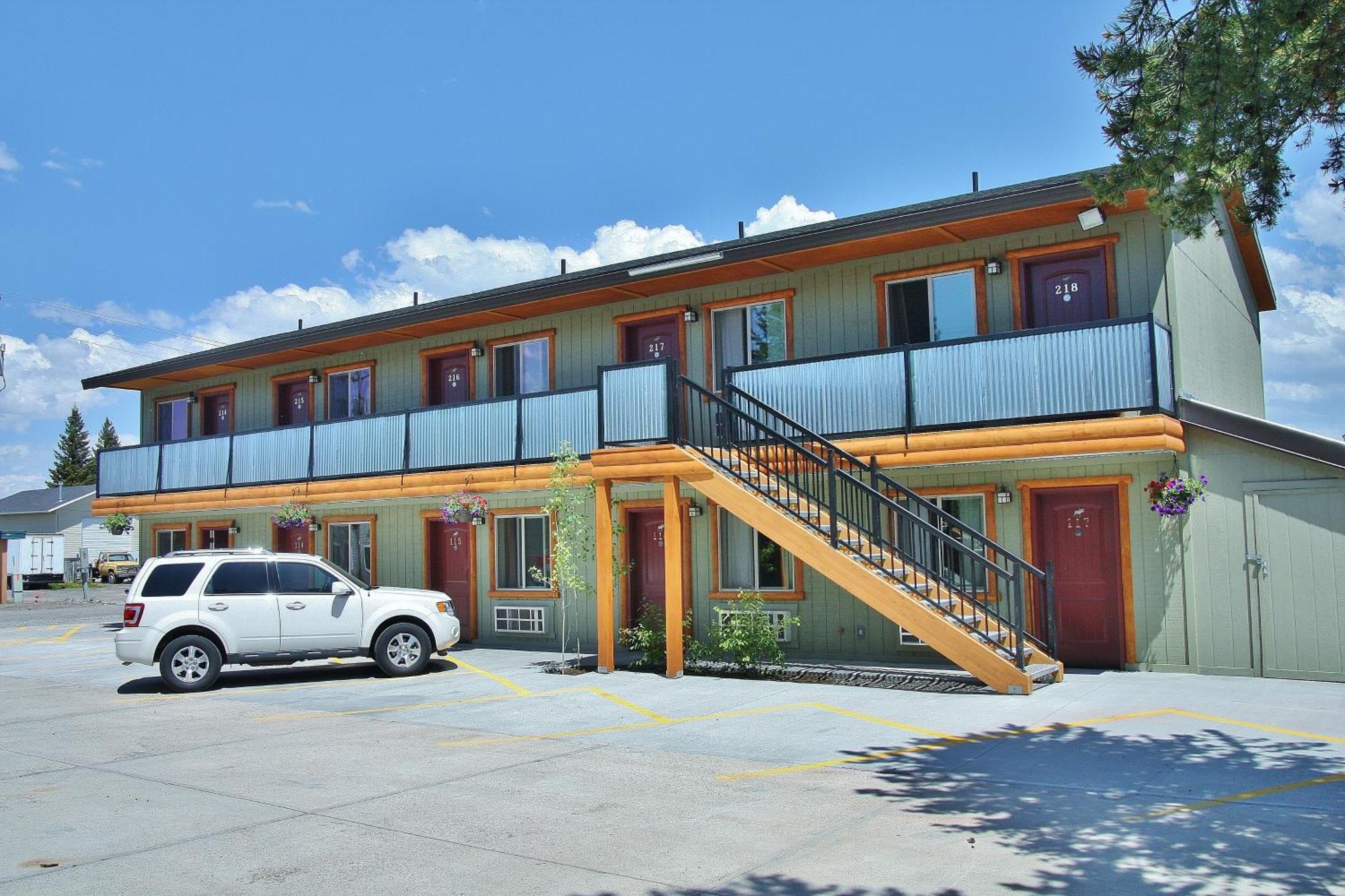 Moose Creek Inn Уест Йелоустоун Екстериор снимка