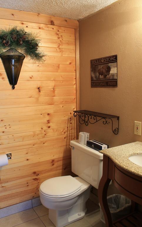 Moose Creek Inn Уест Йелоустоун Екстериор снимка