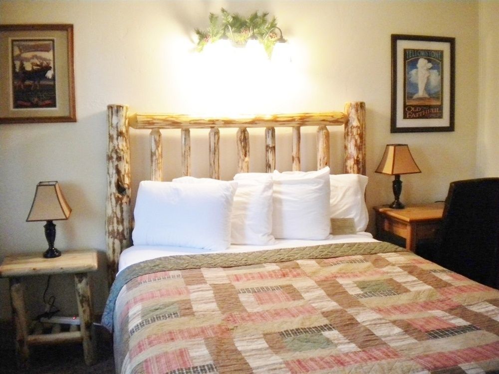 Moose Creek Inn Уест Йелоустоун Екстериор снимка