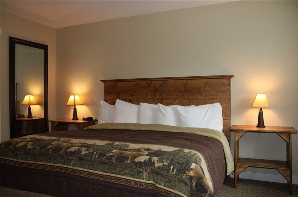 Moose Creek Inn Уест Йелоустоун Екстериор снимка