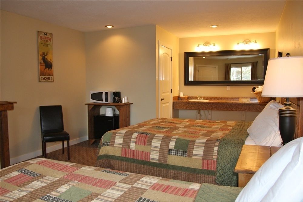 Moose Creek Inn Уест Йелоустоун Екстериор снимка