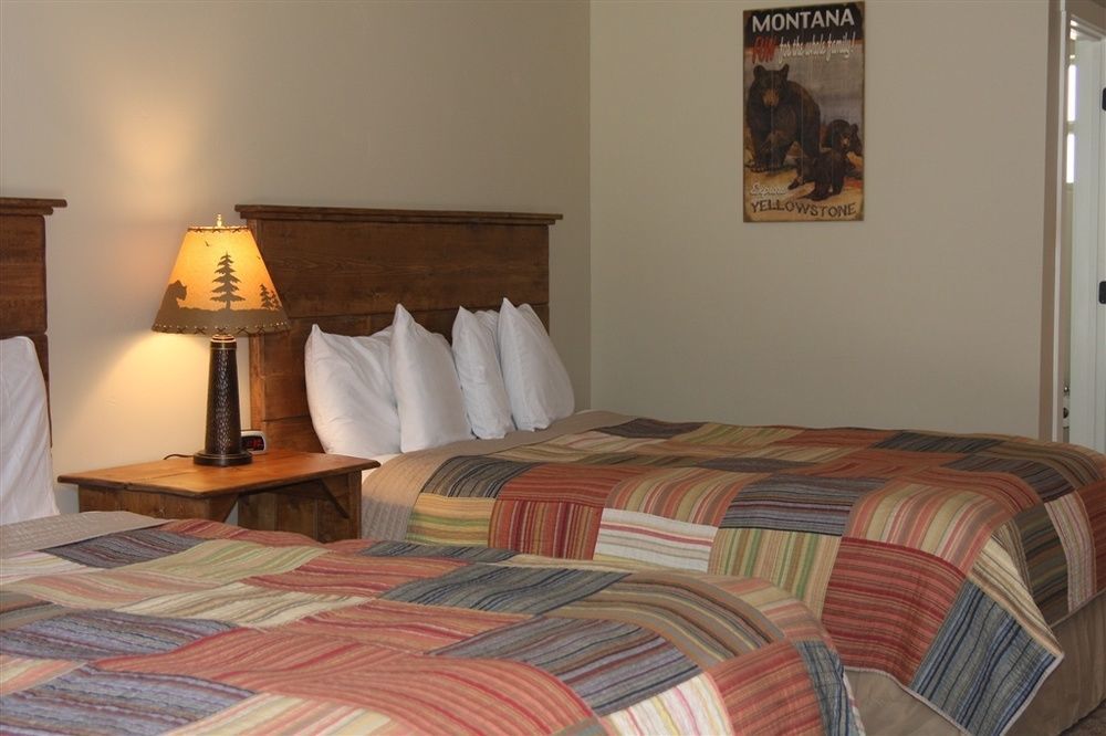 Moose Creek Inn Уест Йелоустоун Екстериор снимка