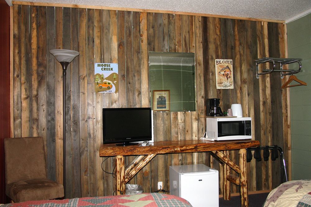 Moose Creek Inn Уест Йелоустоун Екстериор снимка