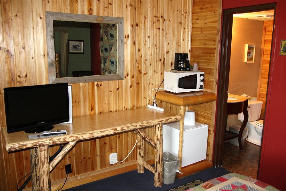 Moose Creek Inn Уест Йелоустоун Екстериор снимка