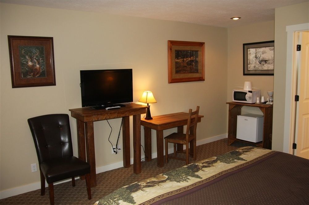 Moose Creek Inn Уест Йелоустоун Екстериор снимка