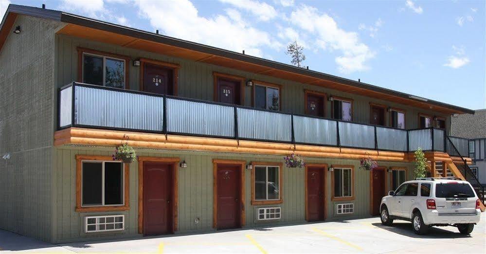 Moose Creek Inn Уест Йелоустоун Екстериор снимка