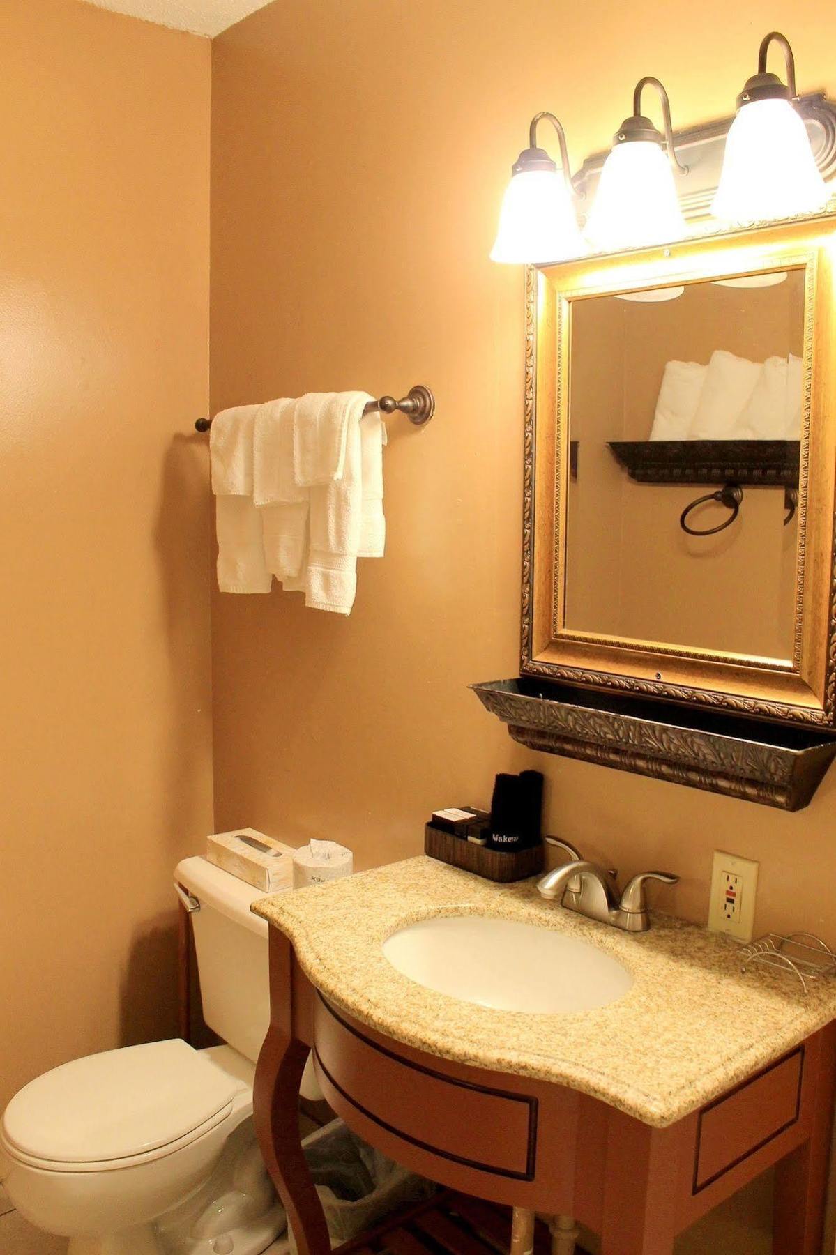Moose Creek Inn Уест Йелоустоун Екстериор снимка