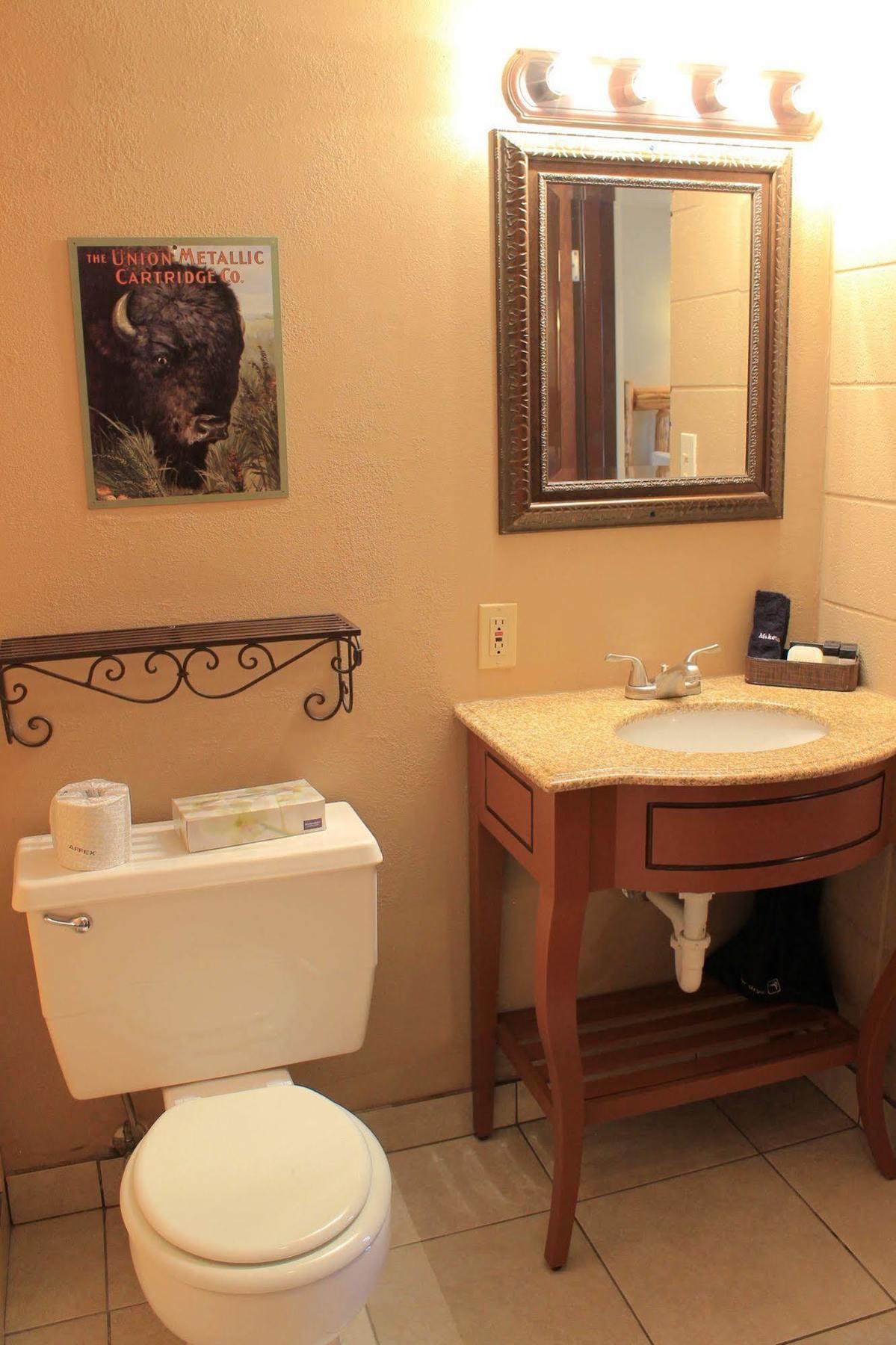 Moose Creek Inn Уест Йелоустоун Екстериор снимка