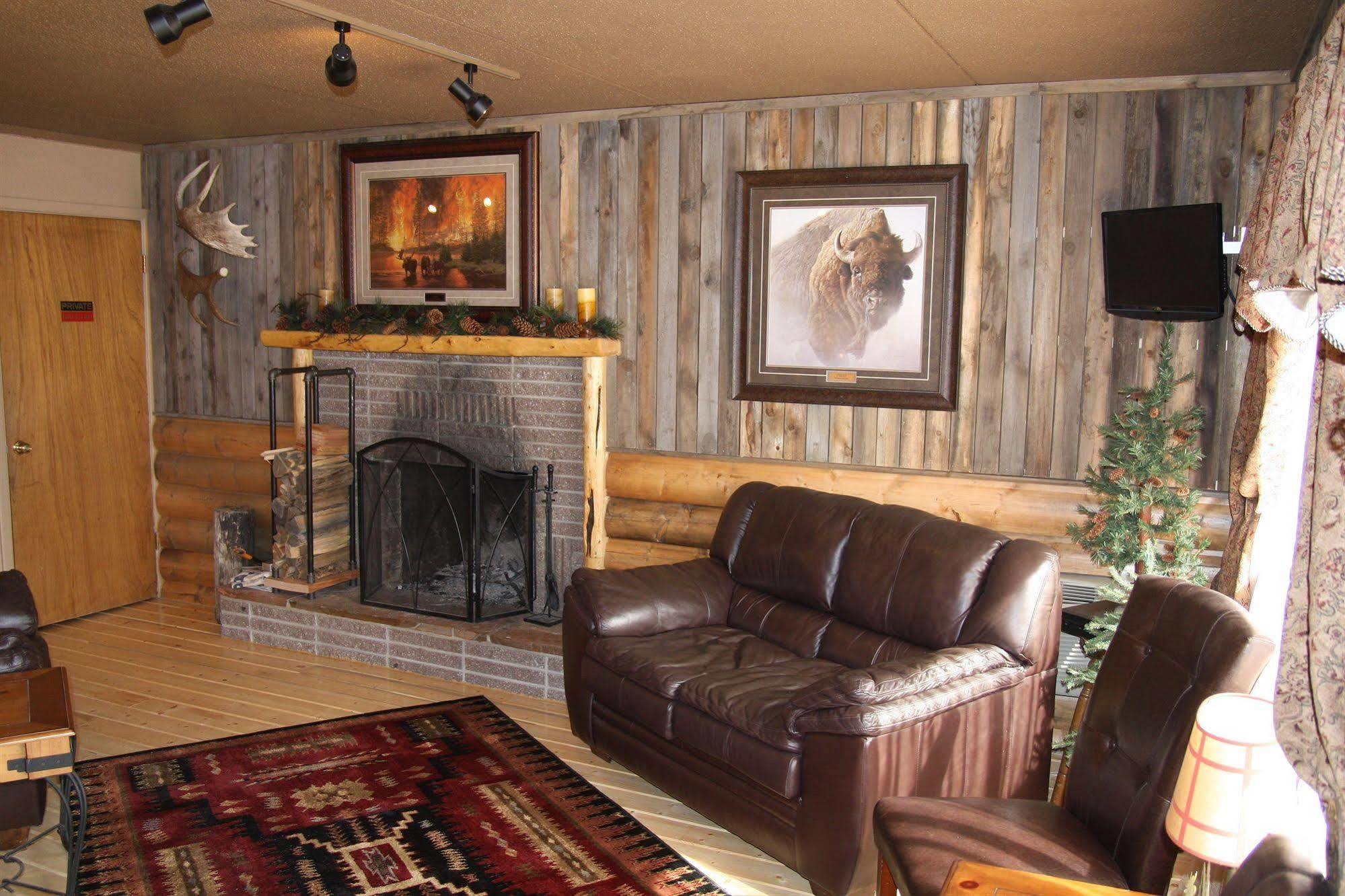Moose Creek Inn Уест Йелоустоун Екстериор снимка