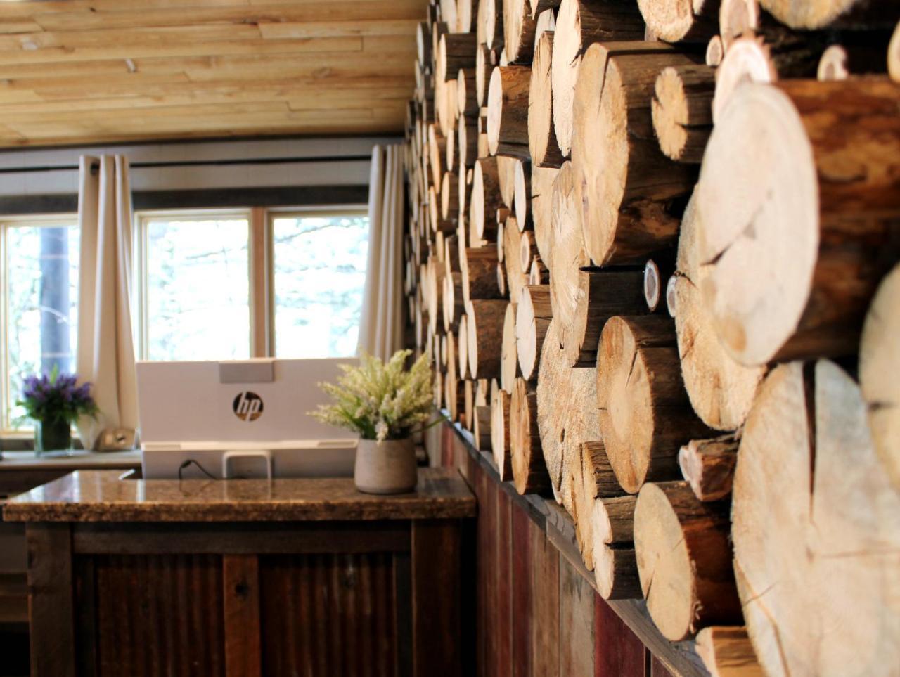 Moose Creek Inn Уест Йелоустоун Екстериор снимка