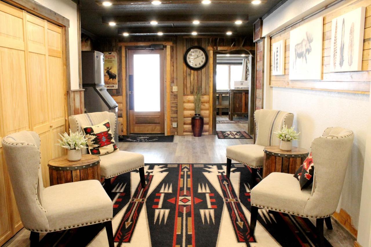 Moose Creek Inn Уест Йелоустоун Екстериор снимка