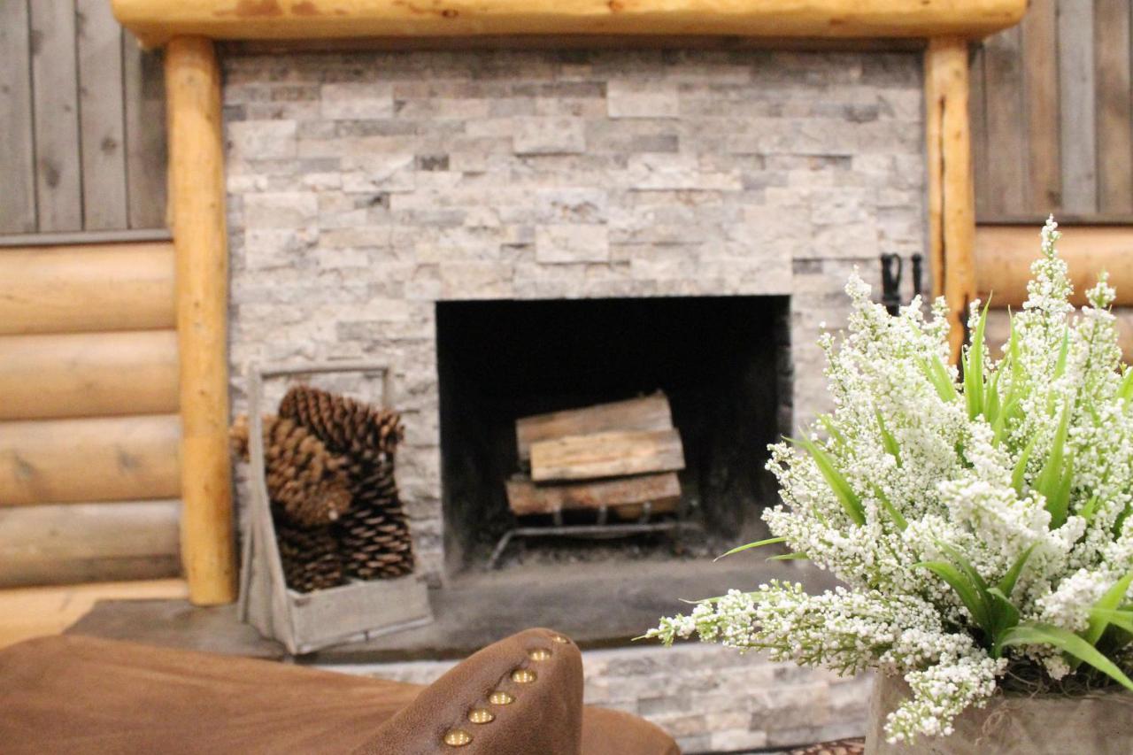 Moose Creek Inn Уест Йелоустоун Екстериор снимка