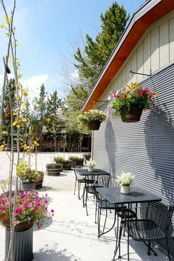 Moose Creek Inn Уест Йелоустоун Екстериор снимка