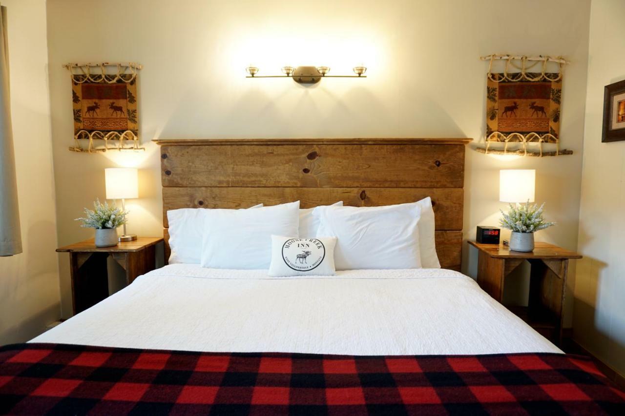 Moose Creek Inn Уест Йелоустоун Екстериор снимка