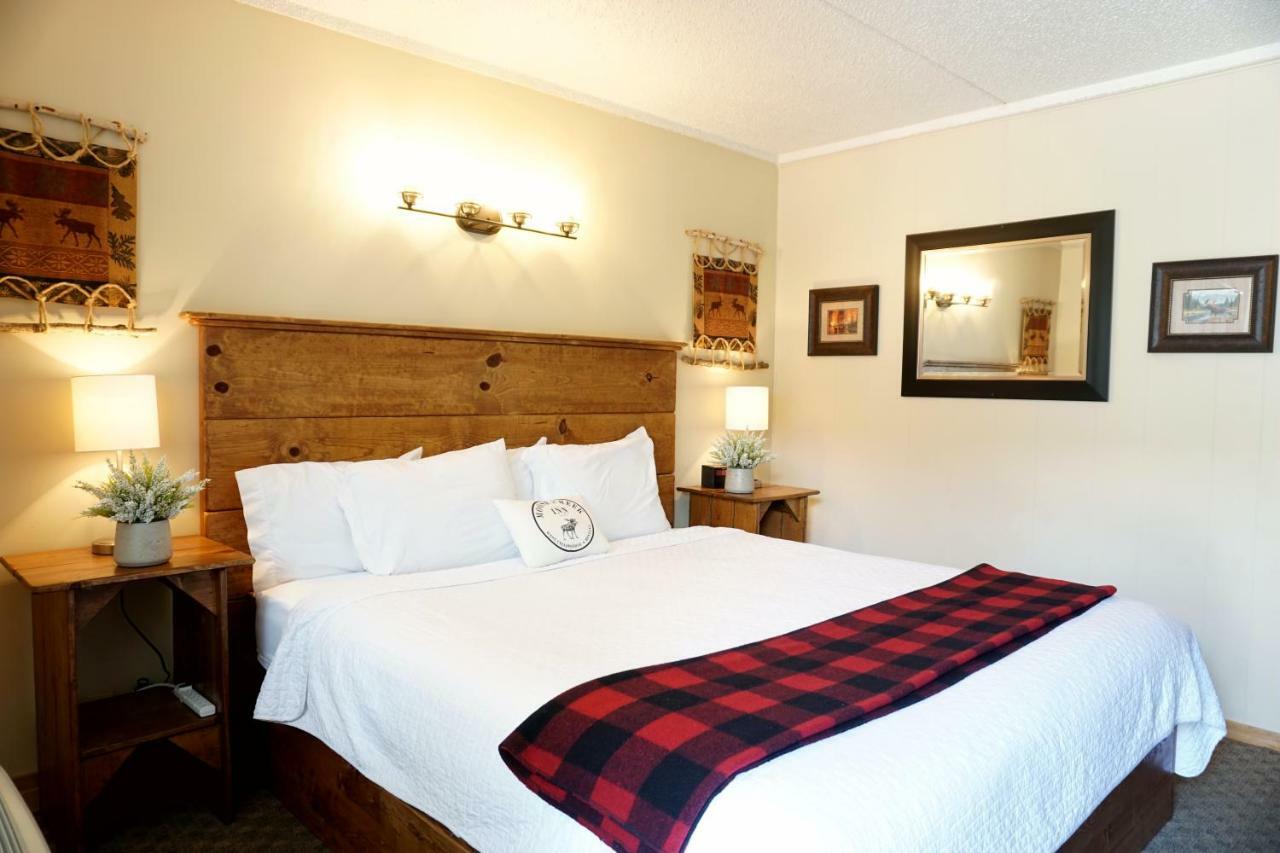 Moose Creek Inn Уест Йелоустоун Екстериор снимка