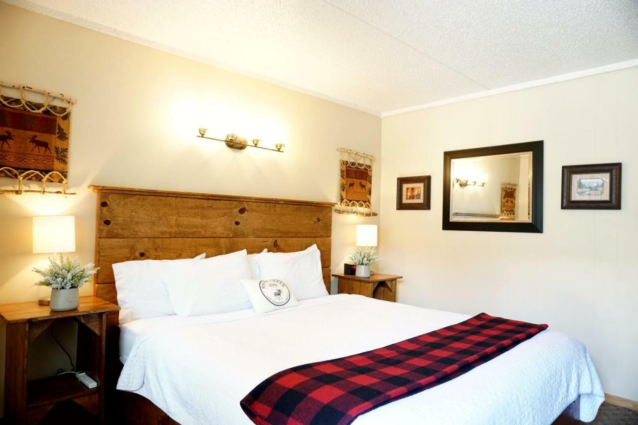 Moose Creek Inn Уест Йелоустоун Екстериор снимка