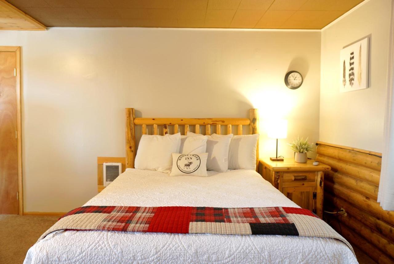 Moose Creek Inn Уест Йелоустоун Екстериор снимка